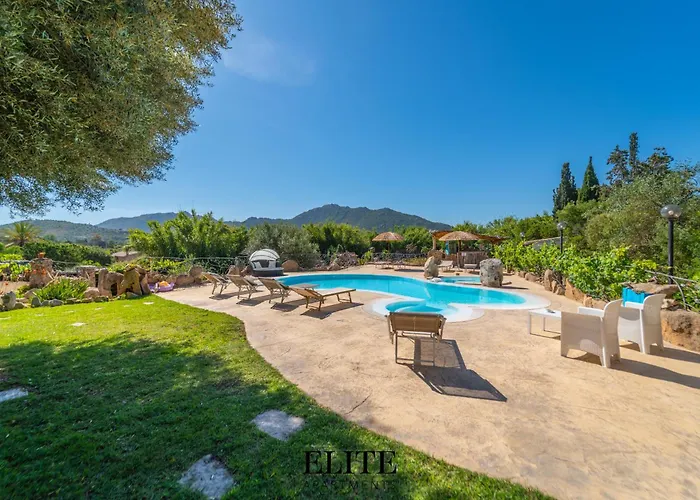 Sandalia House 2 Con Jacuzzi אולביה